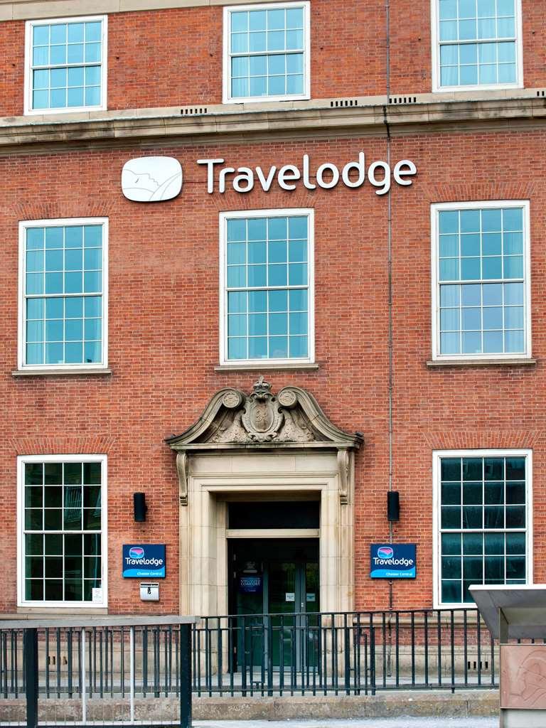 Travelodge Chester Central Exteriör bild