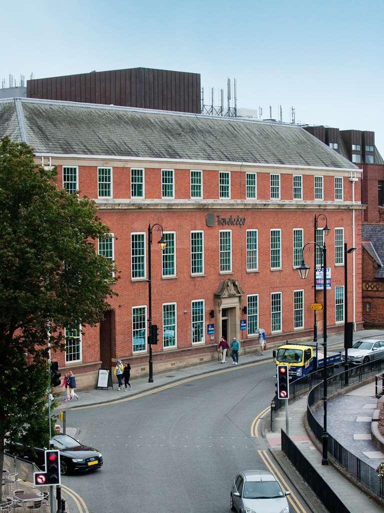 Travelodge Chester Central Exteriör bild